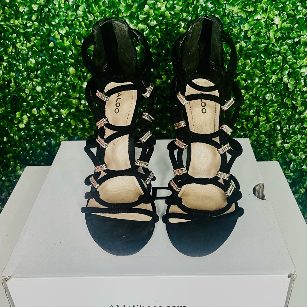 Umaledia Latice-Strap Suede High Heels Size 7 1/2 Color Black with Gold Brackets